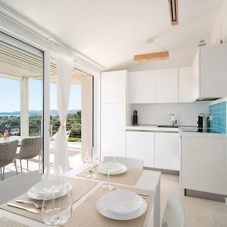 شقة Sofia Sea View, Pool And Private Parking *